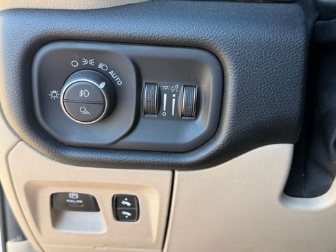 Used 2019 RAM 1500 Big Horn AWD/4WD image 11