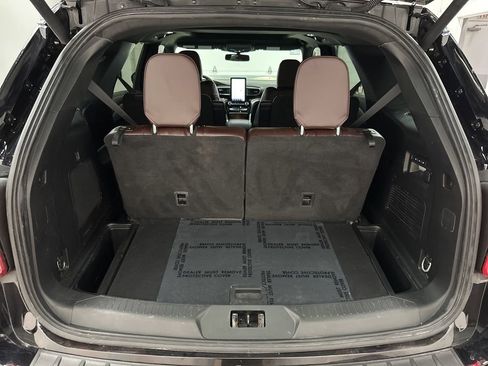 Used 2024 Ford Explorer Platinum w/ Technology Package image 40