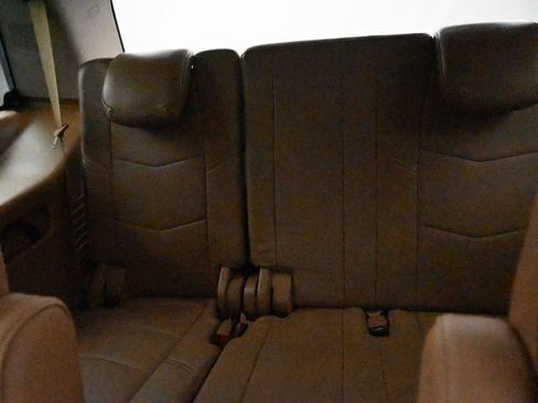Used 2016 Cadillac Escalade Platinum AWD/4WD image 25