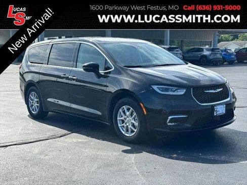 Certified 2024 Chrysler Pacifica Touring-L FWD image 1