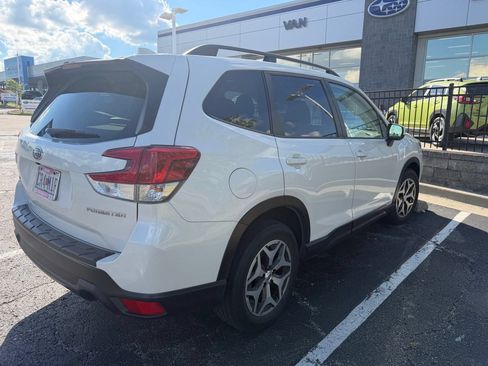Used 2021 Subaru Forester Premium AWD/4WD image 9