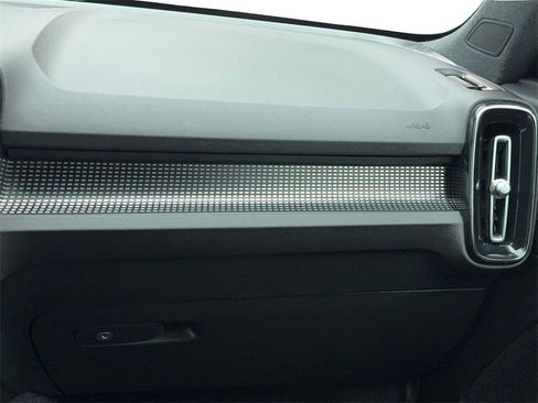 Used 2019 Volvo XC40 T5 R-Design image 20