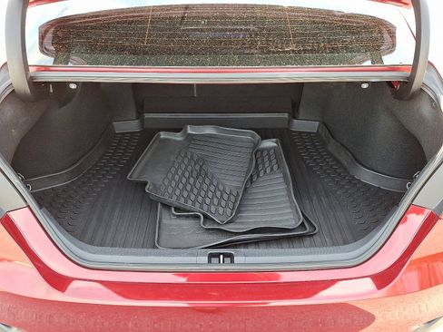 Used 2019 Toyota Camry LE image 28