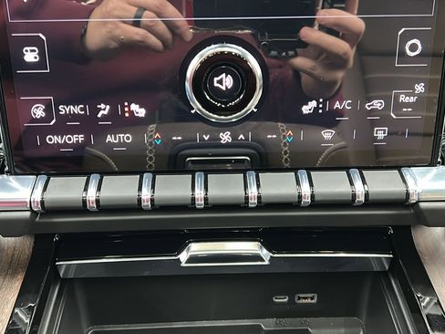 Used 2025 GMC Yukon XL Denali Ultimate image 21