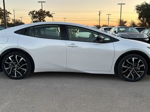 New 2026 Toyota Prius Plug-In Hybrid image 10