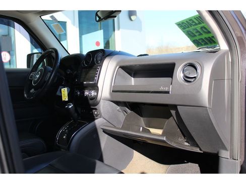 Used 2016 Jeep Patriot High Altitude image 17