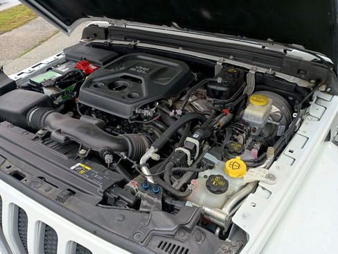 Used 2020 Jeep Wrangler Unlimited Sahara AWD/4WD image 17