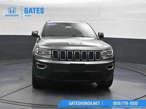 Used 2021 Jeep Grand Cherokee Laredo AWD/4WD image 5