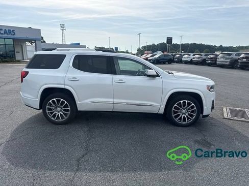 Used 2023 GMC Acadia Denali w/ Denali Technology Package FWD image 2
