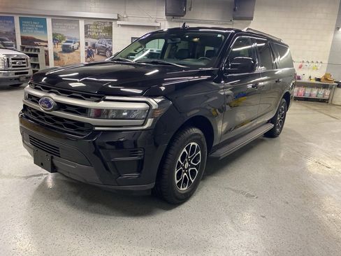 Used 2024 Ford Expedition Max XLT image 3