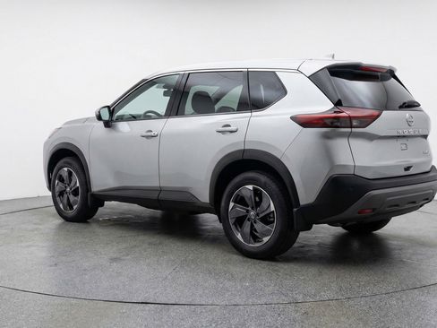 Used 2025 Nissan Rogue SV image 6