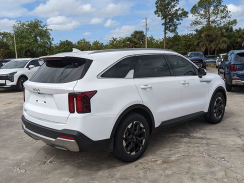 Certified 2025 Kia Sorento S FWD image 8
