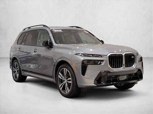 Used 2025 BMW X7 M60i image 3