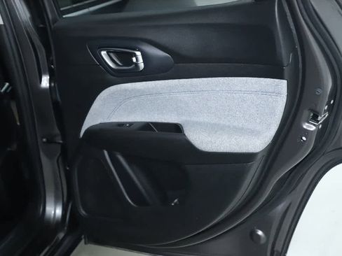 Used 2022 Jeep Compass Latitude image 30