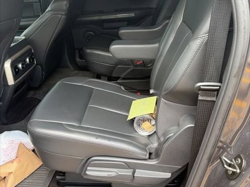 Used 2022 Ford Expedition Max XLT RWD image 2