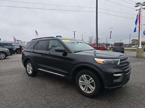 Used 2023 Ford Explorer XLT w/ Equipment Group 202A image 3