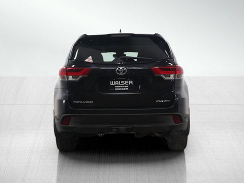 Used 2019 Toyota Highlander XLE image 4