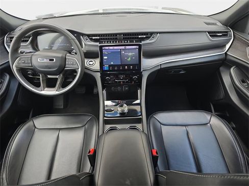 Used 2024 Jeep Grand Cherokee Limited image 10