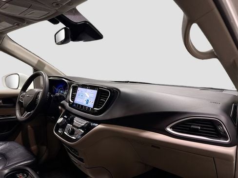 Used 2022 Chrysler Pacifica Touring-L FWD image 28