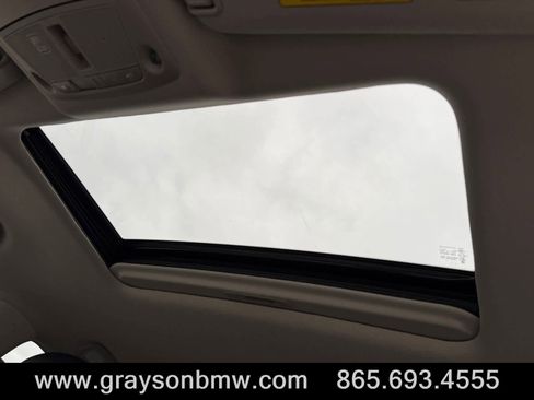 Used 2024 Nissan Armada SL w/ Captain's Chairs Package image 34