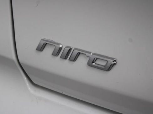Used 2018 Kia Niro LX FWD image 5