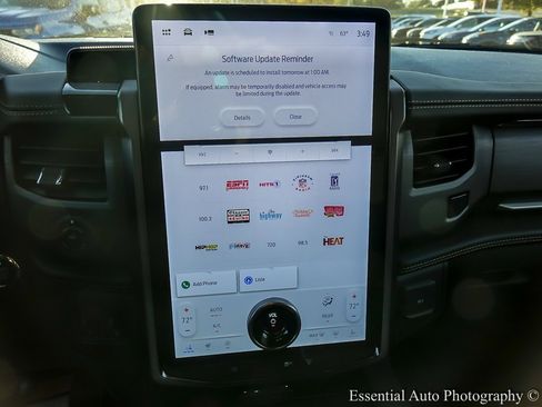 Used 2024 Ford Expedition Platinum image 25