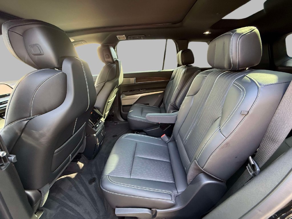 Used 2026 Cadillac Vistiq Sport w/ LPO, Floor Liner Package AWD/4WD image 19