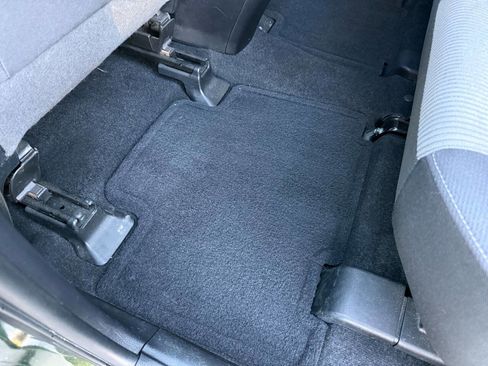 Used 2013 Toyota RAV4 XLE AWD/4WD image 16