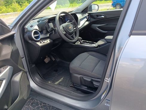 Used 2024 Chevrolet Trax LS w/ Driver Confidence Package FWD image 26