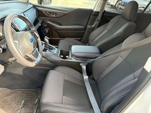 Used 2025 Subaru Outback Premium AWD/4WD image 11