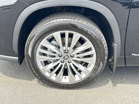 New 2026 Toyota Highlander Platinum image 5