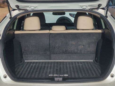 Used 2019 Toyota Prius XLE image 32