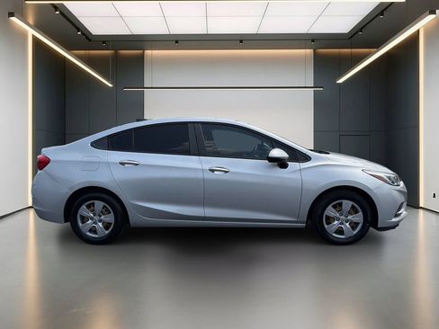 Used 2017 Chevrolet Cruze LS FWD image 7