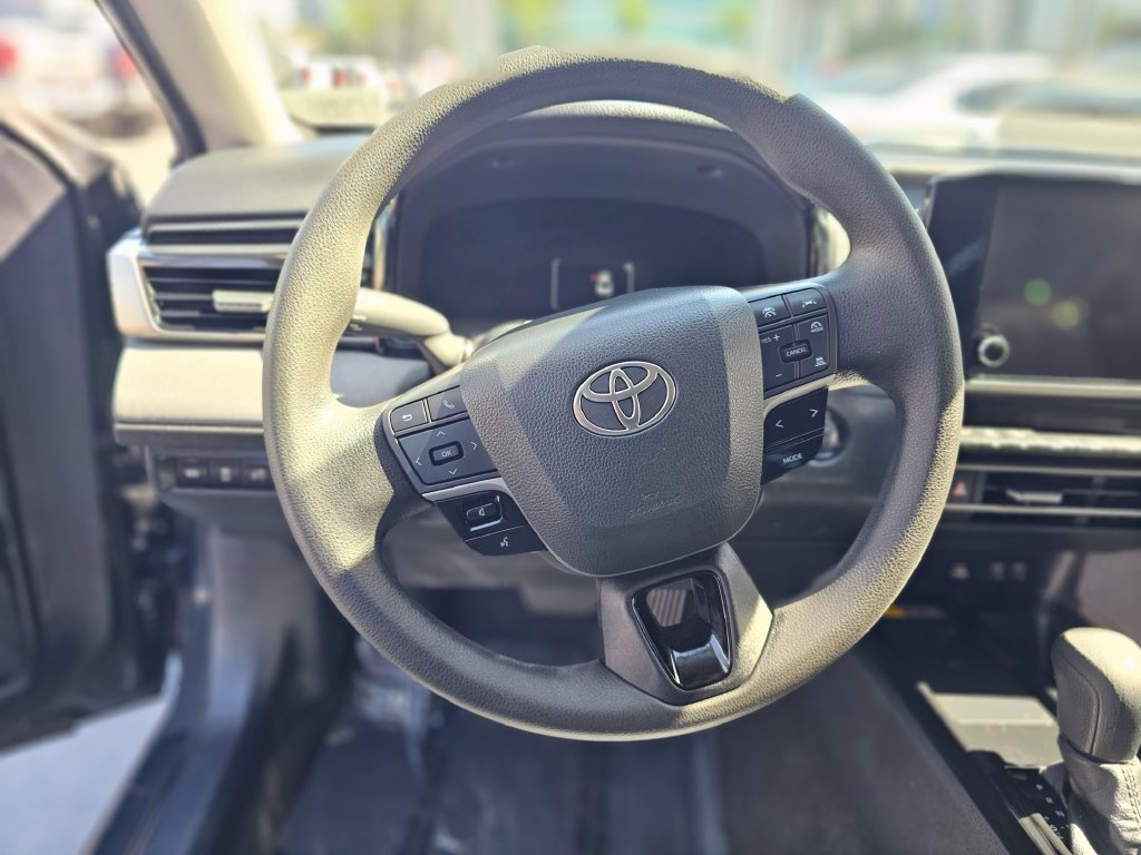 Used 2025 Toyota Camry LE FWD image 32