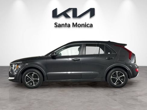 Certified 2023 Kia Niro EX image 3