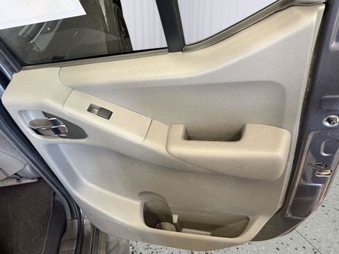 Used 2020 Nissan Frontier SV w/ Midnight Edition Floor Mats AWD/4WD image 16