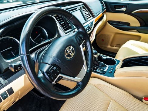Used 2018 Toyota Highlander Limited FWD image 8