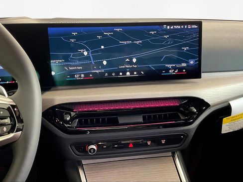 New 2025 BMW 330i xDrive Sedan w/ Premium Package image 9