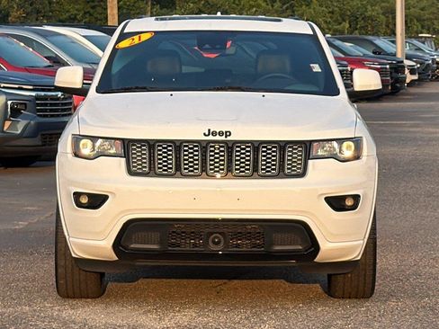 Used 2021 Jeep Grand Cherokee Laredo X RWD image 2