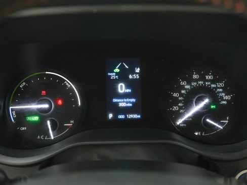 Used 2024 Toyota Sienna XSE FWD image 25