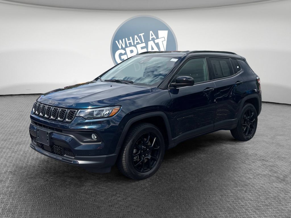 Used 2024 Jeep Compass Latitude w/ Altitude Special Edition AWD/4WD image 8