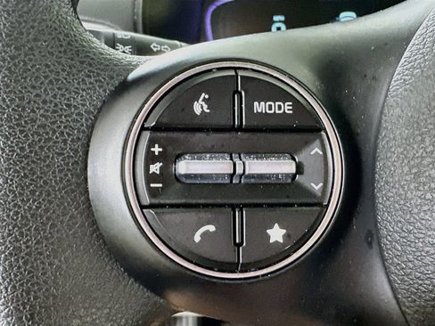 Used 2025 Kia Soul LX w/ LX Technology Package FWD image 21