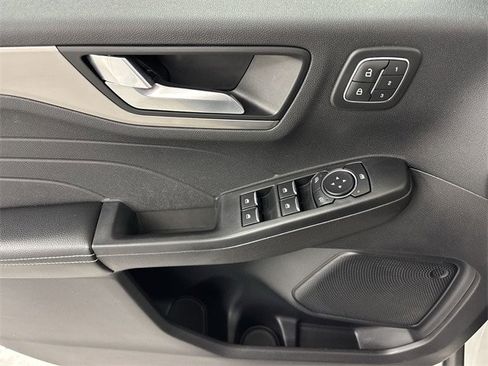 Certified 2022 Ford Escape Titanium image 5