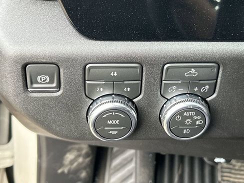 New 2026 GMC Sierra 2500 SLE AWD/4WD image 18
