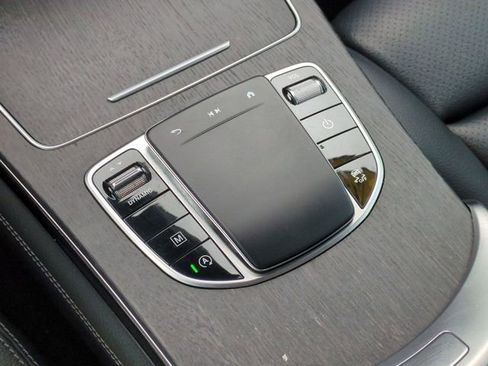 Used 2020 Mercedes-Benz GLC 300 4MATIC image 19