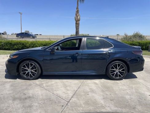 Used 2021 Toyota Camry SE FWD image 5