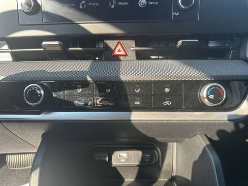 Used 2025 Kia Sportage LX FWD image 21