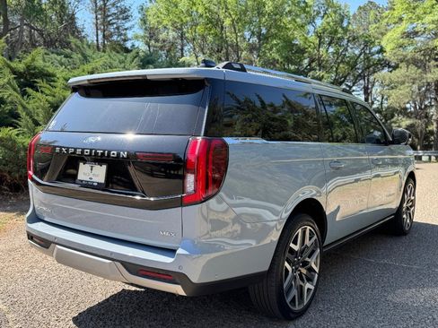 Used 2025 Ford Expedition Max Platinum w/ Platinum Ultimate Package image 5