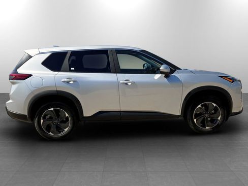 Used 2025 Nissan Rogue SV AWD/4WD image 5