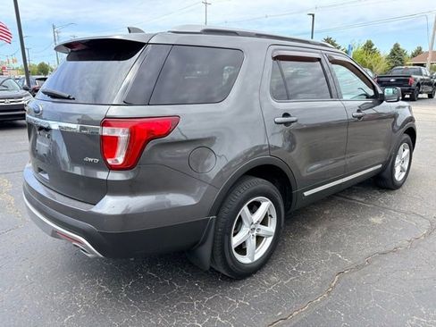 Used 2017 Ford Explorer XLT w/ Equipment Group 201A AWD/4WD image 5